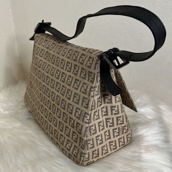 💯Authentic Fendi Shoulder Bag🍀 - Picture 4 of 17